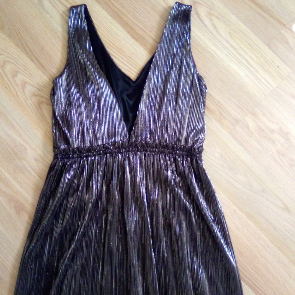 BCBGeneration metalic pleated dress - Picture 7 of 8